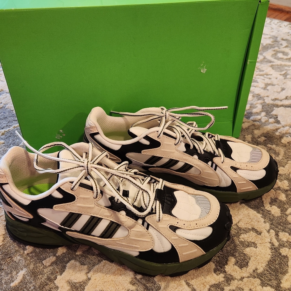 Men Ivy Park Addidas tennis shoes size 7.5 (10wmns)